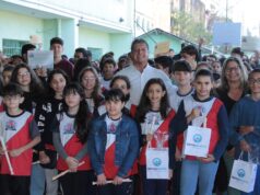 Momento Cívico na EM Professor Luiz Carlos Gomes Beato marca manhã de celebração e reconhecimento