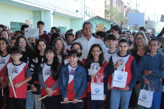 Momento Cívico na EM Professor Luiz Carlos Gomes Beato marca manhã de celebração e reconhecimento