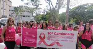 Secretaria Municipal de Saúde realiza caminhada Outubro Rosa