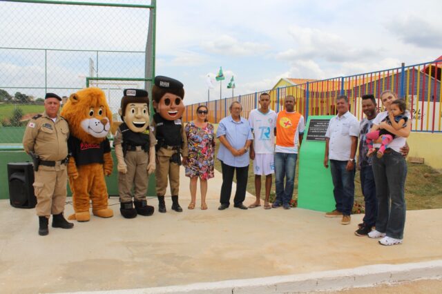 Prefeitura de Lafaiete inaugura quadra do bairro Bela Vista.