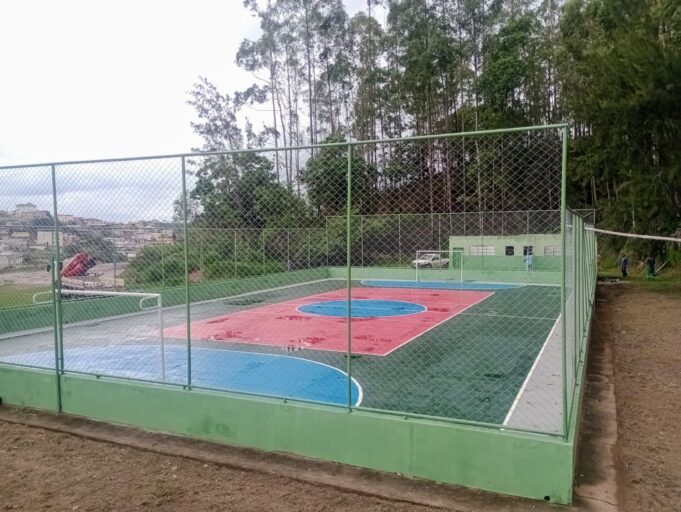 Mais uma quadra esportiva é entregue em Lafaiete.