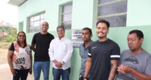 Prefeitura de Lafaiete entrega quadra no Santa Cruz.