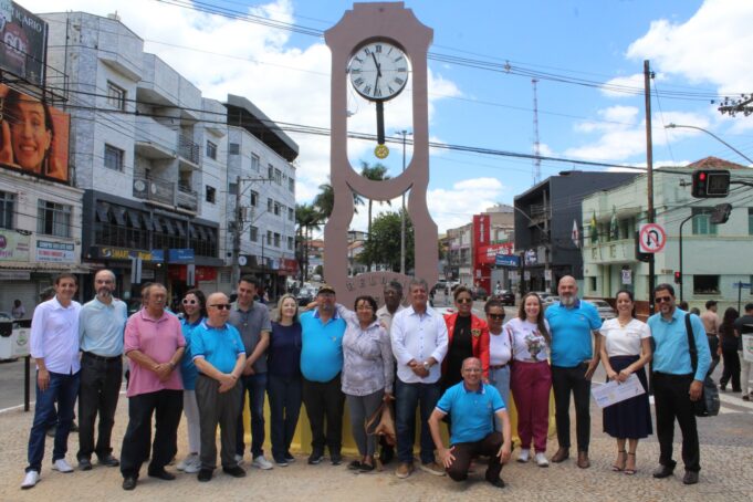 Prefeitura de Lafaiete e Rotary entregam relógio histórico da Praça Tiradentes totalmente restaurado