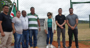 Prefeitura de Lafaiete inaugura campo de futebol no Rancho Novo