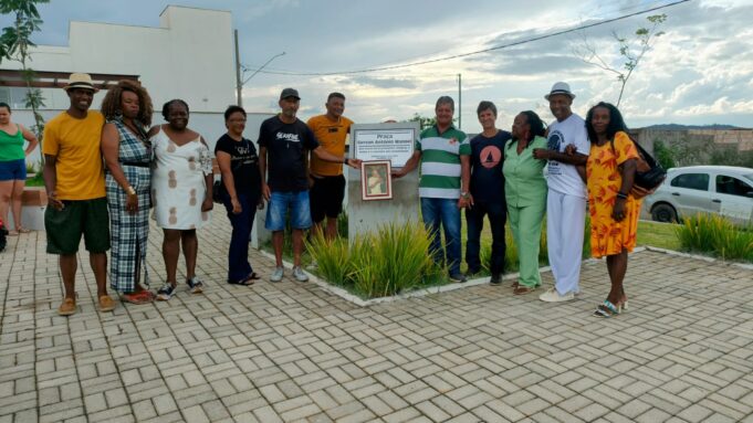 Prefeitura inaugura praça no bairro Dom Bosco