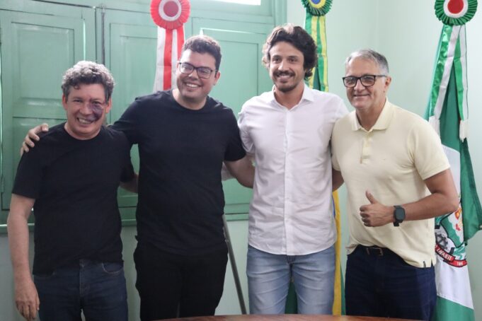 Conselheiro Lafaiete recebe, na prefeitura municipal, o Deputado Federal Reginaldo Lopes e o Deputado Estadual Doorgal Andrada.