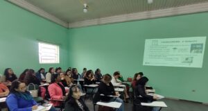 Secretaria Municipal de Educação promove encontro com analistas educacionais para alinhamento pedagógico