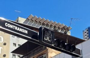 Prefeitura moderniza e inicia a troca de semáforos no centro